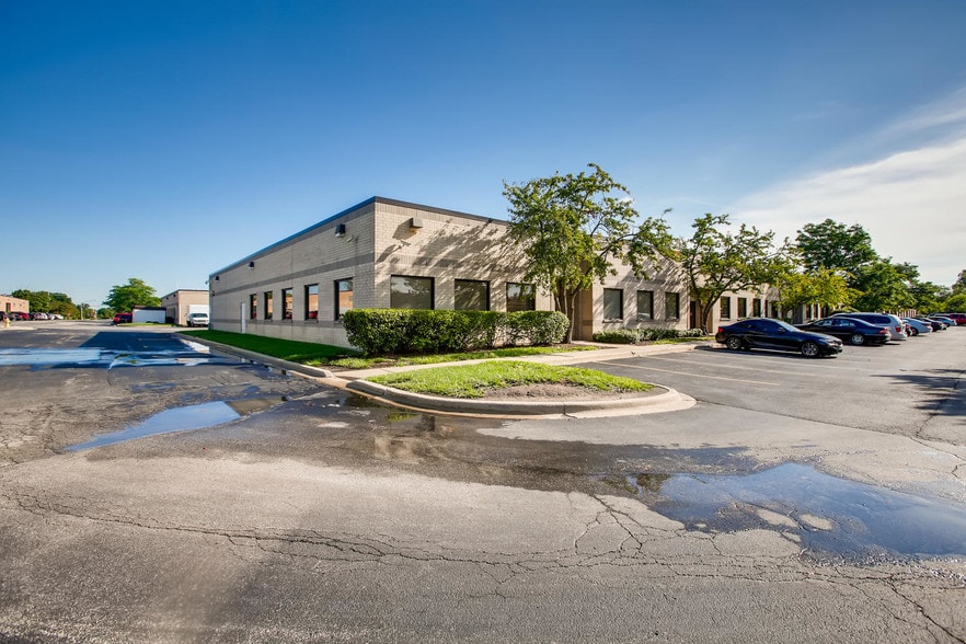 More Photos Of 1840-1864 S Elmhurst Rd, Mount Prospect Unknown For Lease