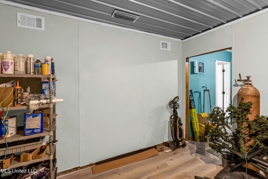 More Photos Of 6238 MS-198, Lucedale Specialty For Sale