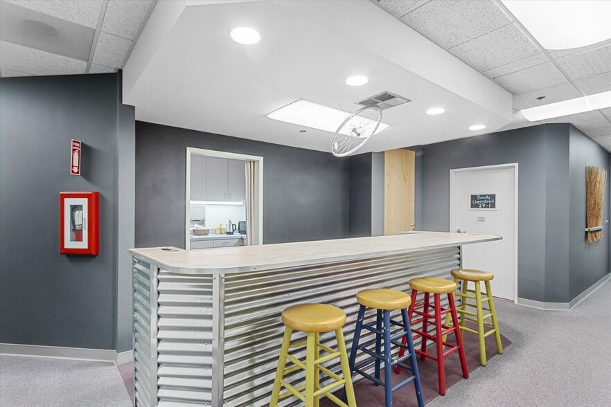 More Photos Of 8911 Lakewood Dr, Windsor Medical For Lease