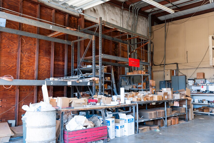 More Photos Of 1630 N Interstate 35 E, Lancaster Flex For Sale