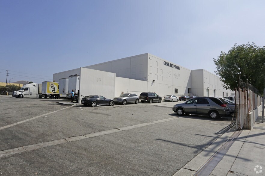 Primary Photo Of 2507 Medford St, Los Angeles Warehouse For Lease