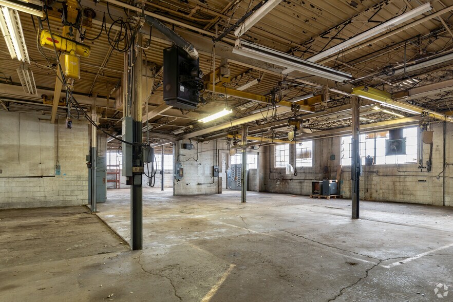 More Photos Of 1716 S Jefferson Ave, Saginaw Warehouse For Sale