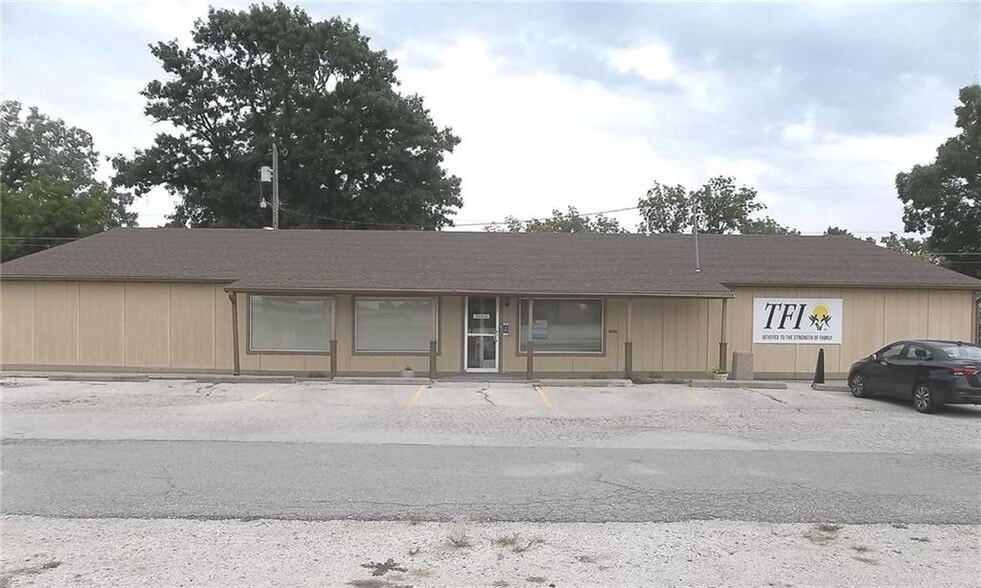 Primary Photo Of 501 N State St, Iola Office For Sale