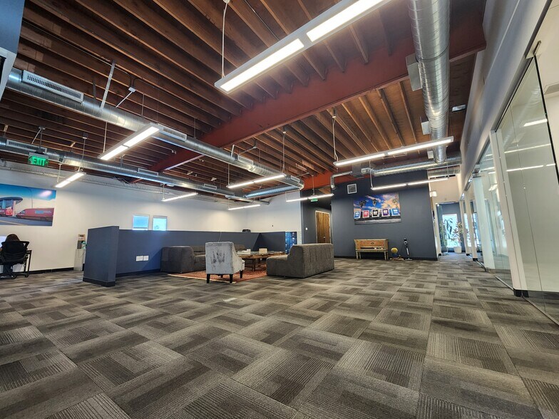 More Photos Of 6319 Colfax Ave, North Hollywood Loft Creative Space For Lease