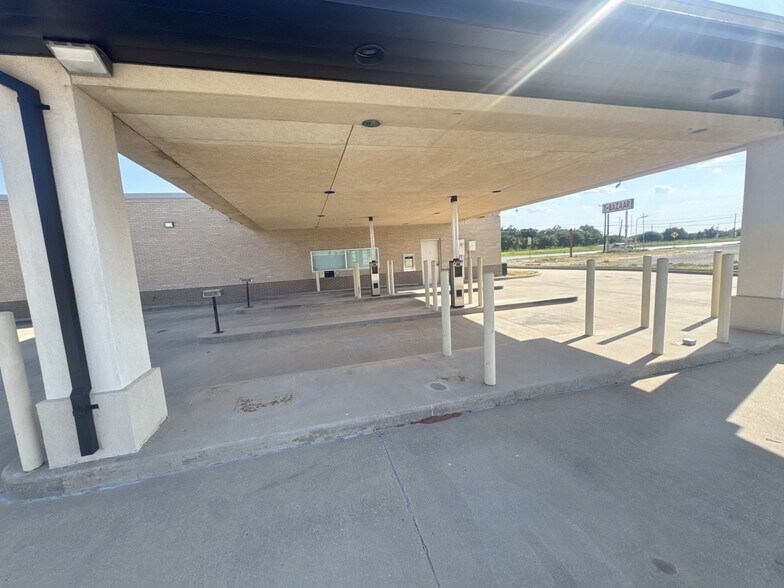 More Photos Of 2618 Old Iowa Park Rd, Wichita Falls Bank For Sale