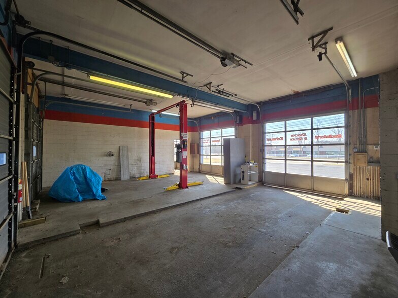 More Photos Of 9360 State Route 43, Streetsboro Auto Repair For Sale