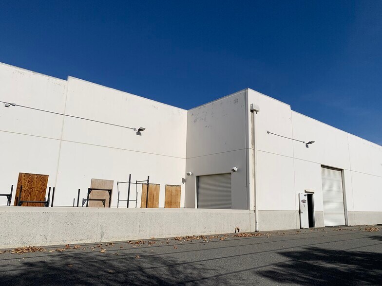 More Photos Of 1950 5th St, Norco Warehouse For Lease