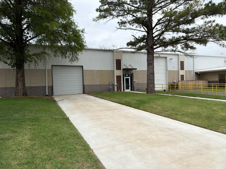 More Photos Of 8635 W 21st St, Sand Springs Warehouse For Lease