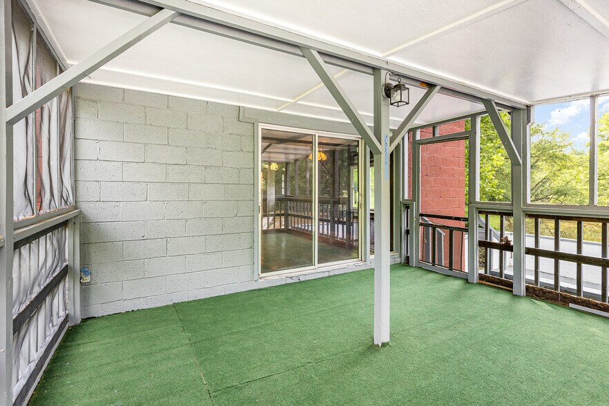 More Photos Of 6908 S Roxbury Mill Rd, Spotsylvania Flex For Sale