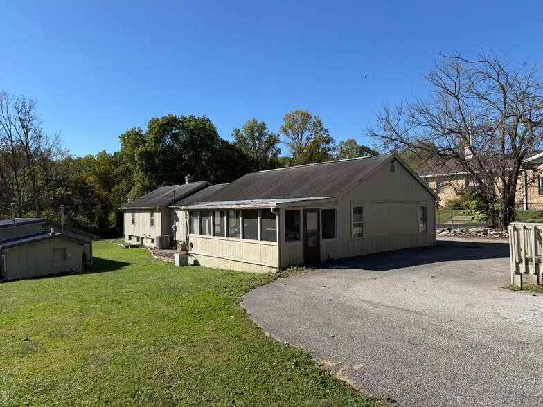 More Photos Of 1016 W Country Club Dr, Bloomington Multifamily For Sale