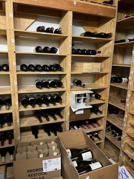 More Photos Of 222 E Ontario St, Chicago Restaurant For Sale