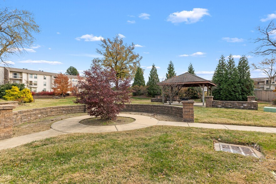 More Photos Of 11065 Dunklin Dr, Saint Louis Apartments For Sale