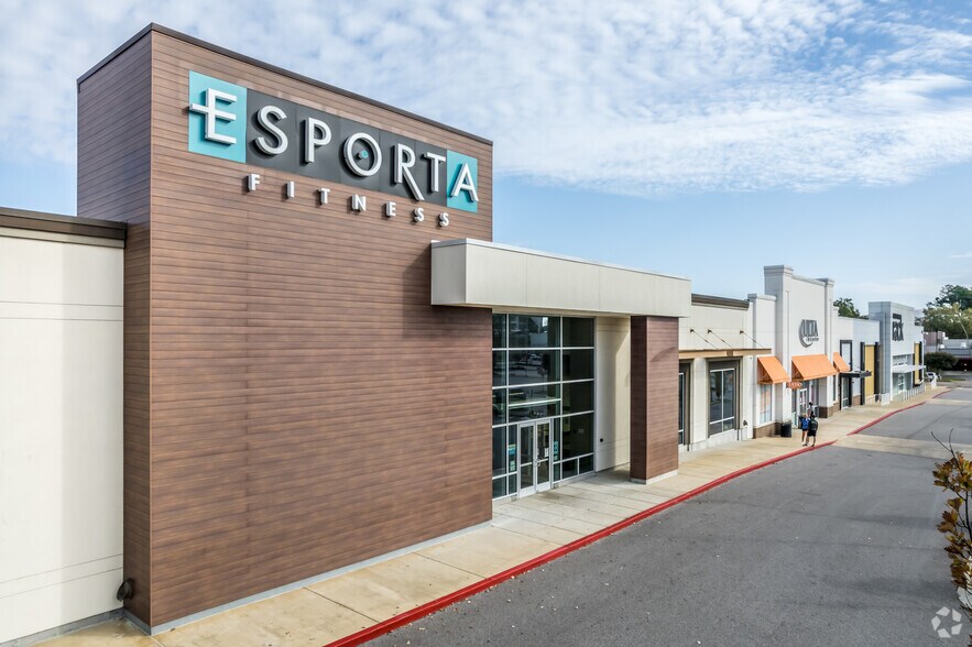 More Photos Of 4572 Poplar Ave, Memphis General Retail For Lease