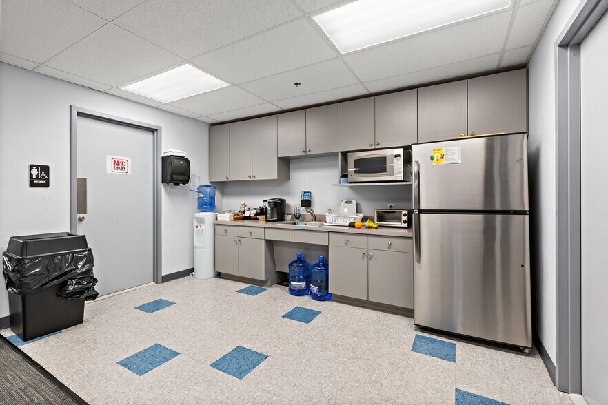 More Photos Of 392 Main St, Hackensack Freestanding For Sale