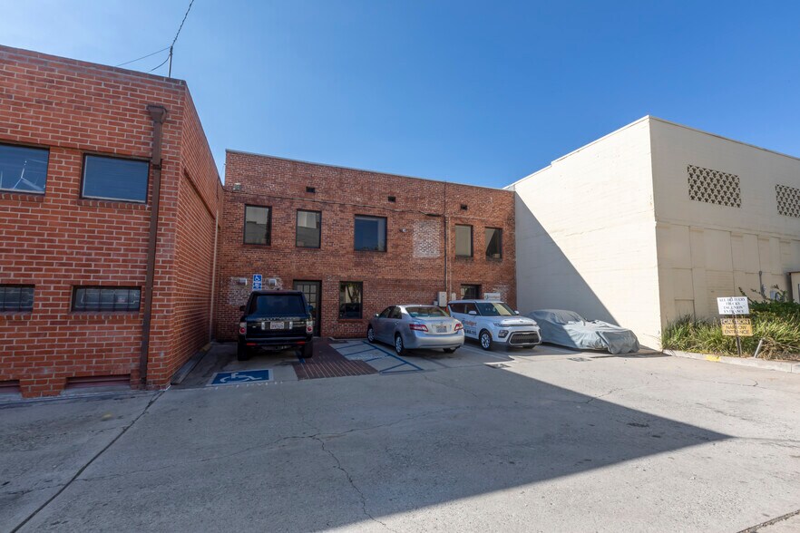 More Photos Of 489 E Colorado Blvd, Pasadena Office For Sale