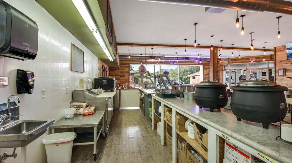 More Photos Of 909 W Main St, Cameron General Retail For Sale