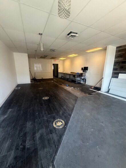 More Photos Of 211 W Clinton Ave, Oaklyn Storefront Retail Residential For Sale