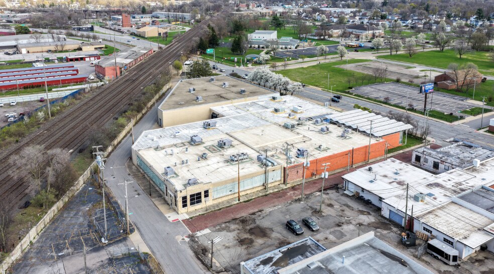 More Photos Of 301 E Sample St, South Bend Service For Lease