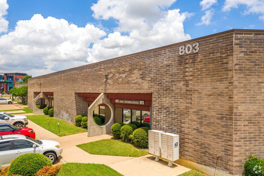 More Photos Of 801-803 Stadium Dr, Arlington Flex For Lease
