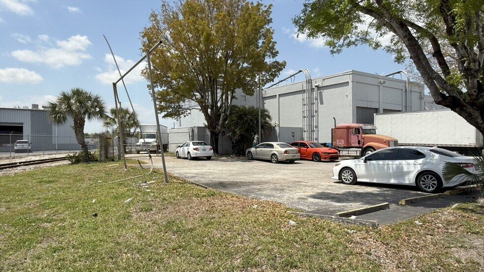 More Photos Of 10900 NW 36th Ave, Miami Warehouse For Sale