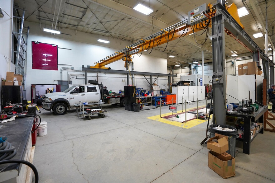 More Photos Of 952 Boulder Blvd, Stony Plain Warehouse For Lease
