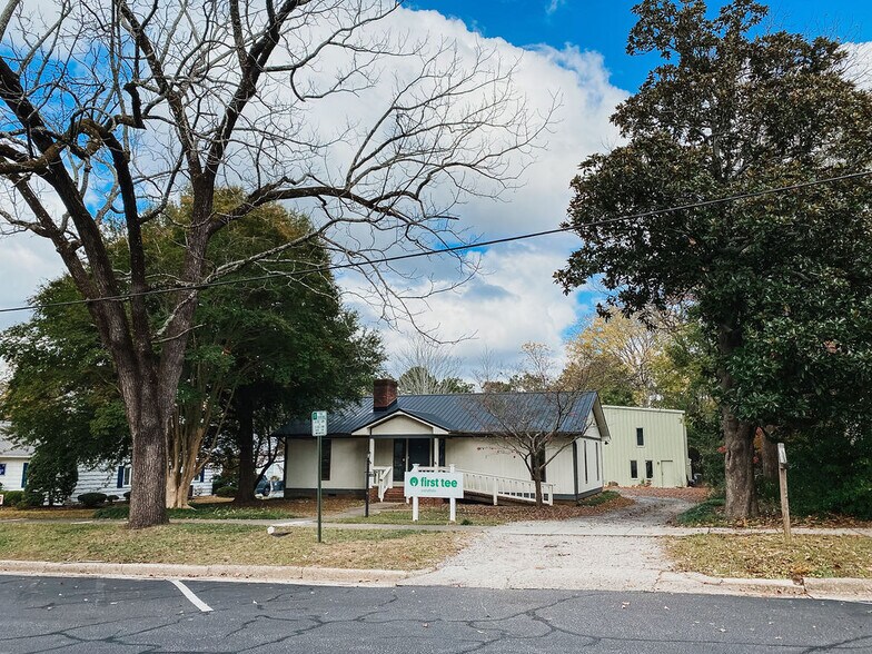 More Photos Of 133 W Vermont Ave, Southern Pines Office For Lease