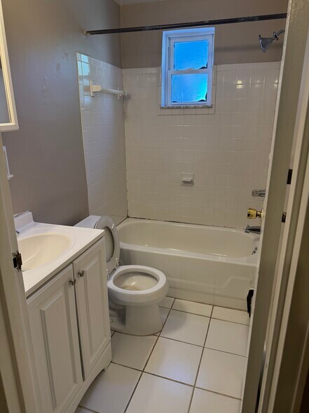 More Photos Of 3853 Delmar Ave, Cincinnati Apartments For Sale