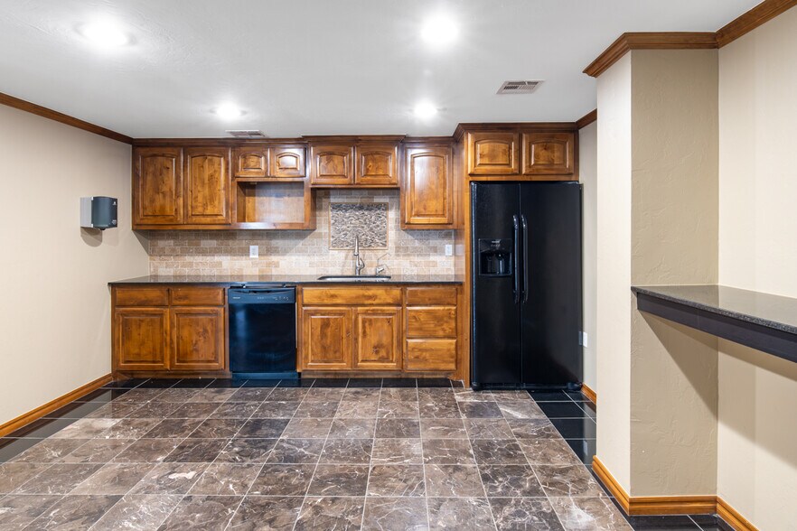 More Photos Of 12007 NE 23rd St, Choctaw Warehouse For Sale