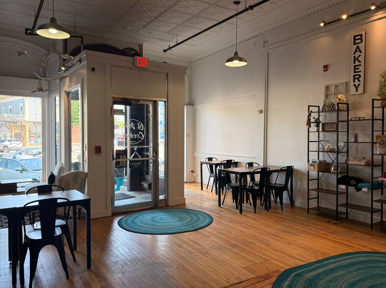 More Photos Of 2 Pleasant St, Brunswick Office For Lease