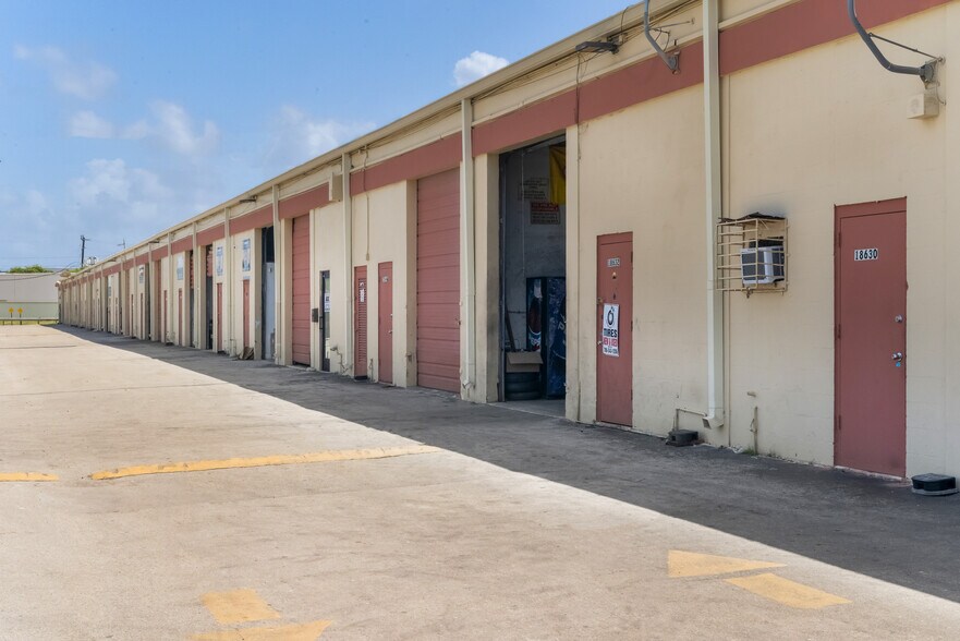 More Photos Of 18625-18753 SW 105th Pl, Cutler Bay Warehouse For Lease