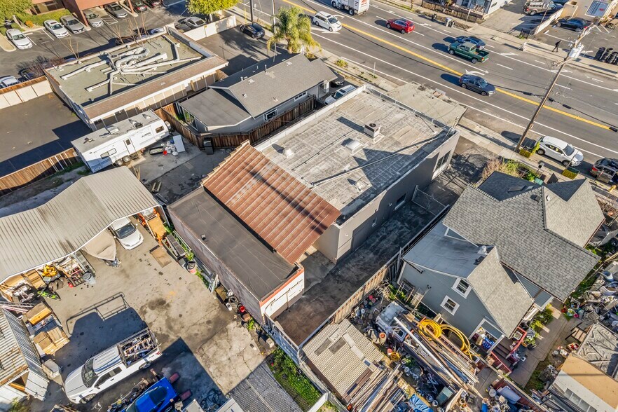 More Photos Of 585 W Hedding St, San Jose Service For Sale