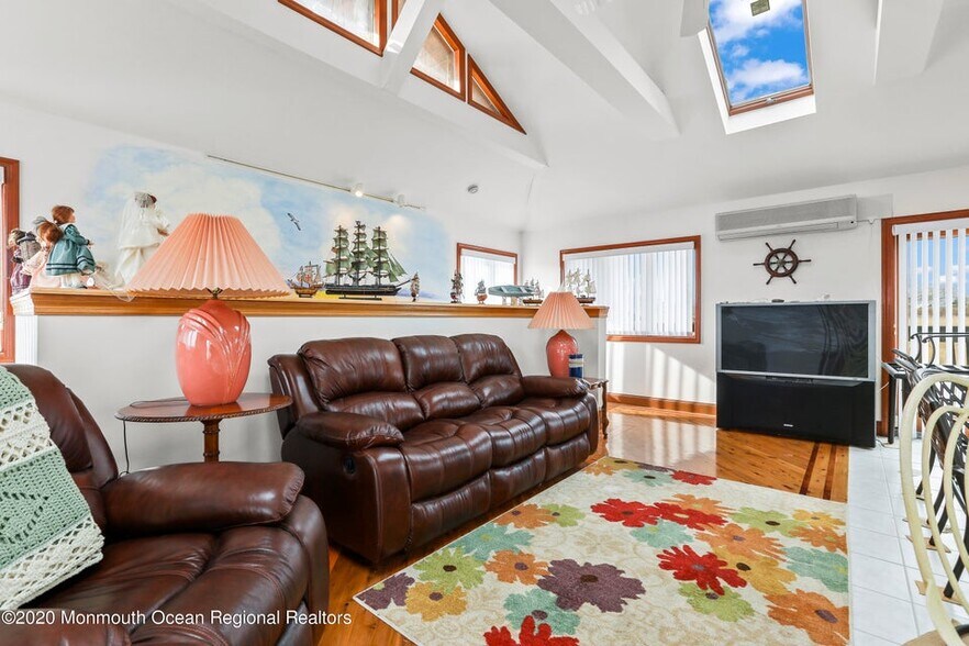 More Photos Of 520 Amboy, Keyport Marina For Sale
