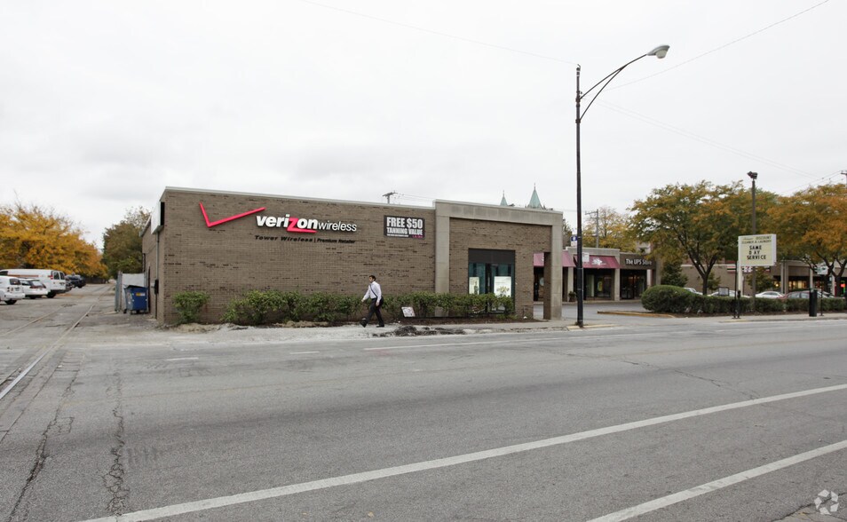 More Photos Of 1331-1341 W Fullerton Ave, Chicago General Retail For Lease