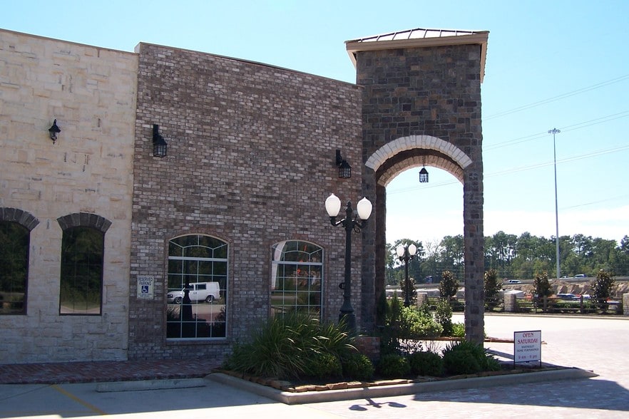 More Photos Of 11133 I-45, Conroe Unknown For Lease