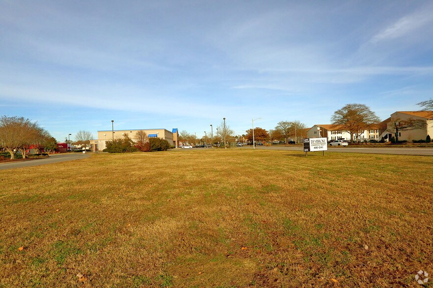 More Photos Of S PLAZA Trl @ none, Virginia Beach Land For Lease