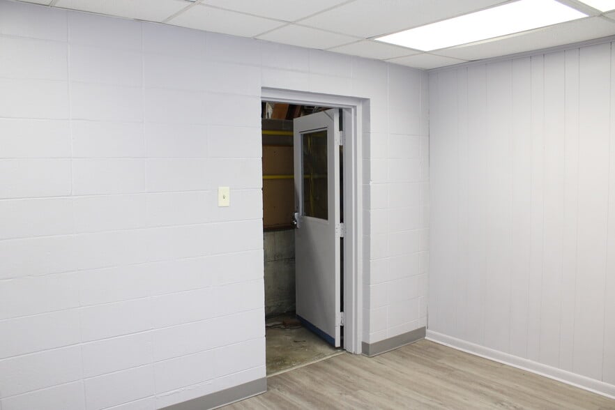 More Photos Of 6112 Patterson Rd, Little Rock Light Distribution For Sale