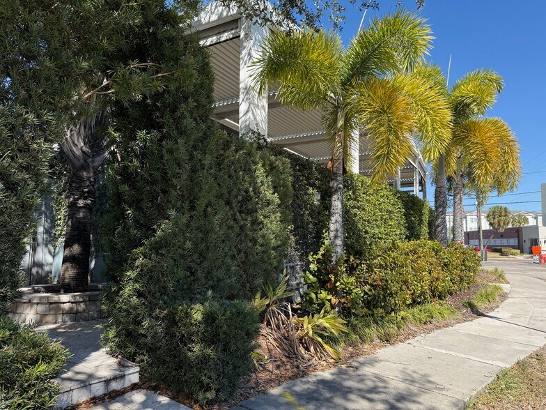 More Photos Of 2702 W Kennedy Blvd, Tampa Restaurant For Sale