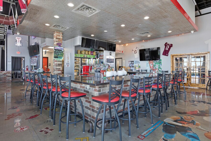 More Photos Of 7609 Hillside Rd, Amarillo Freestanding For Lease