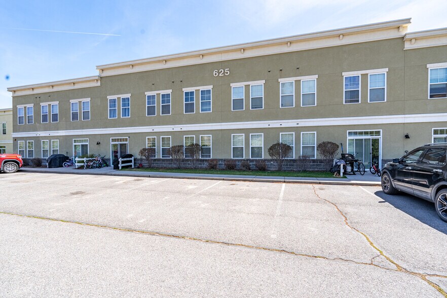 More Photos Of 625 Red Table Dr, Gypsum Apartments For Sale