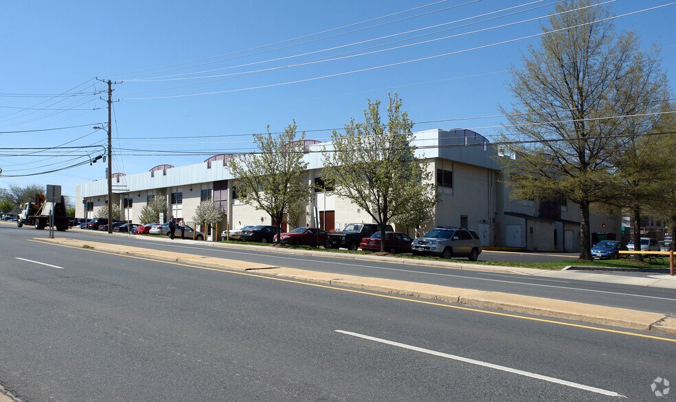 Primary Photo Of 12441 Parklawn Dr, Rockville Research And Development For Lease