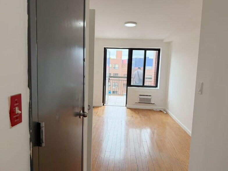 More Photos Of 4134 Haight St, Flushing Multifamily For Sale
