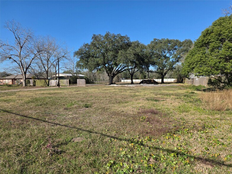 More Photos Of 414 Gordy Rd, Bacliff Land For Lease