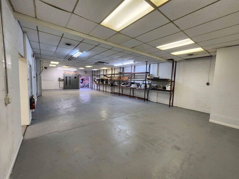 More Photos Of 62 Middlesex Tpke, Burlington Freestanding For Sale
