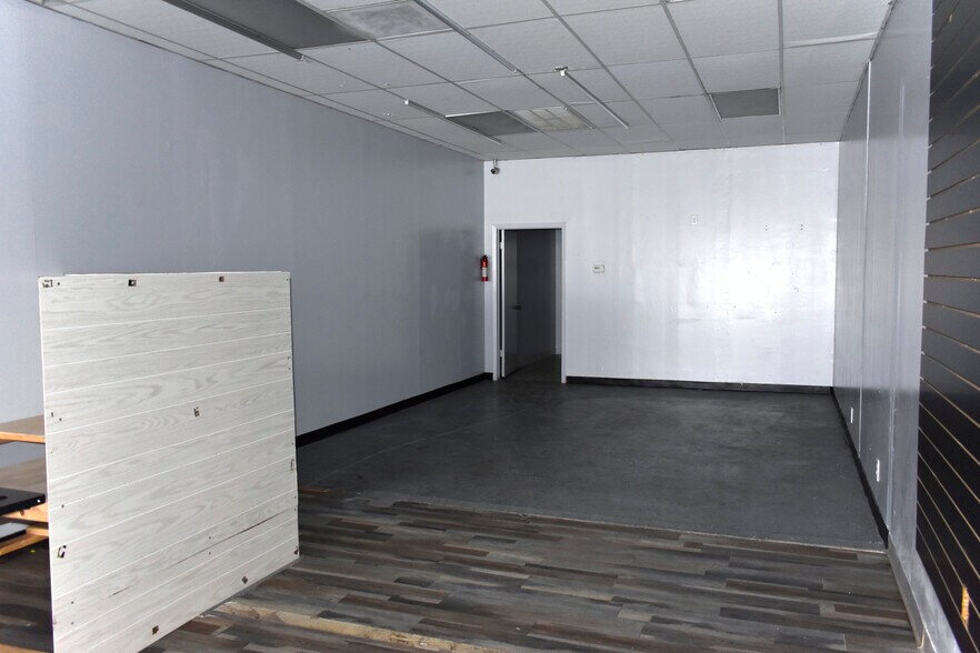 More Photos Of 3330 Hillcroft Ave, Houston Unknown For Lease