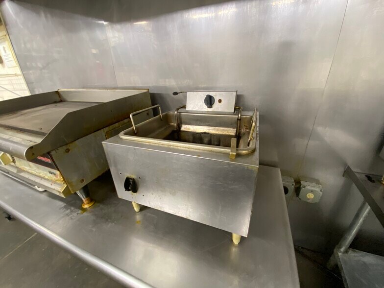 More Photos Of 215 S Washington Ave, Walnut Grove Restaurant For Sale