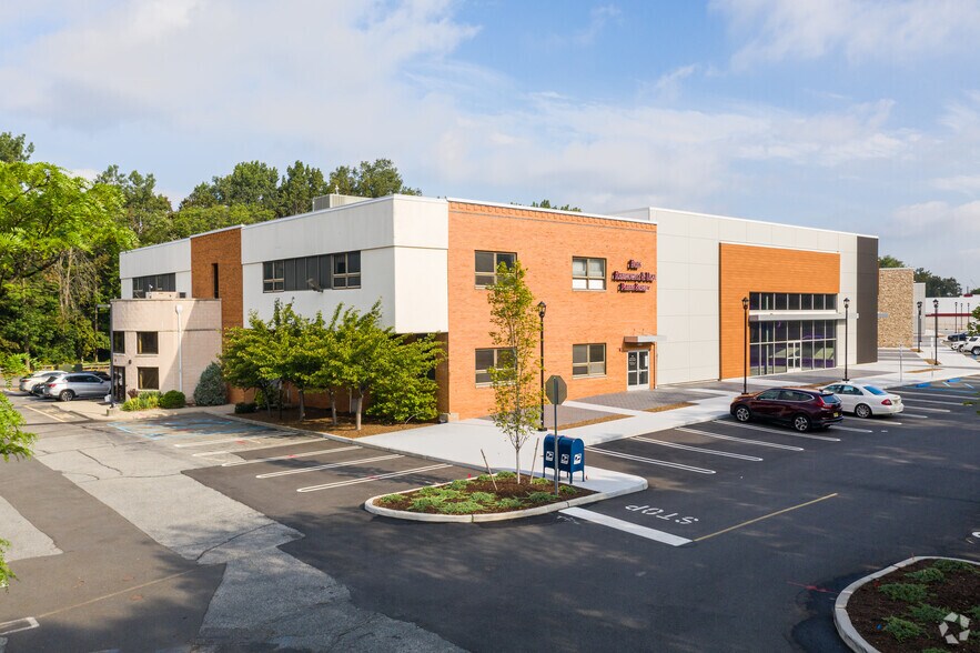 More Photos Of 289-315 Route 17 S, Paramus General Retail For Lease