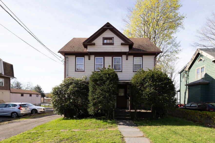 More Photos Of 584 W Main St, Meriden Storefront Retail Residential For Sale