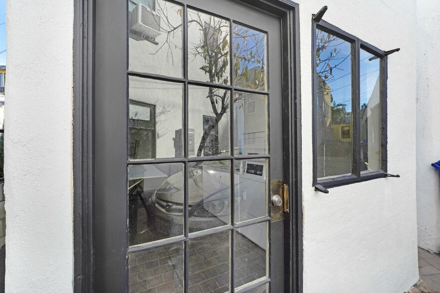 More Photos Of 852 N Oxford Ave, Los Angeles Apartments For Sale