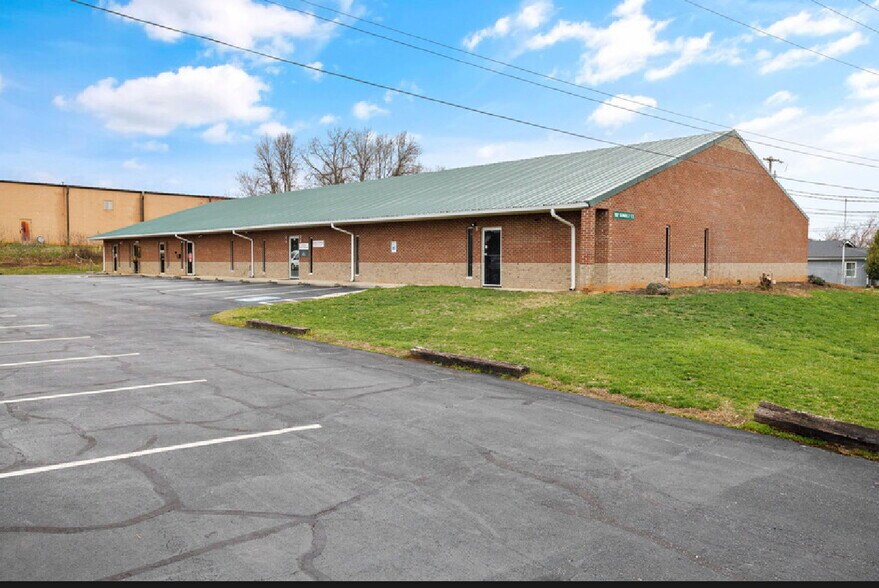 Primary Photo Of 107 Sunbelt Ct, Greer Light Distribution For Lease