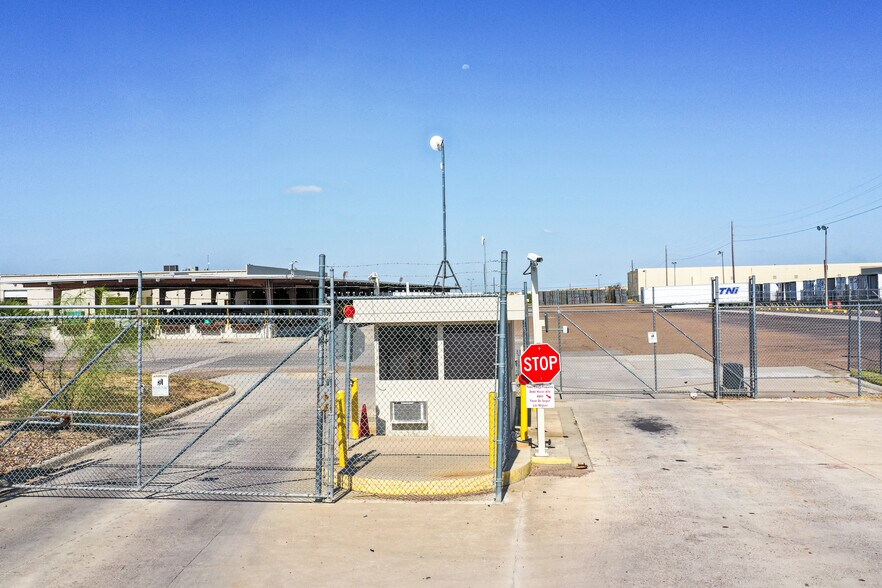 More Photos Of 13145 S Unitec Dr, Laredo Truck Terminal For Lease